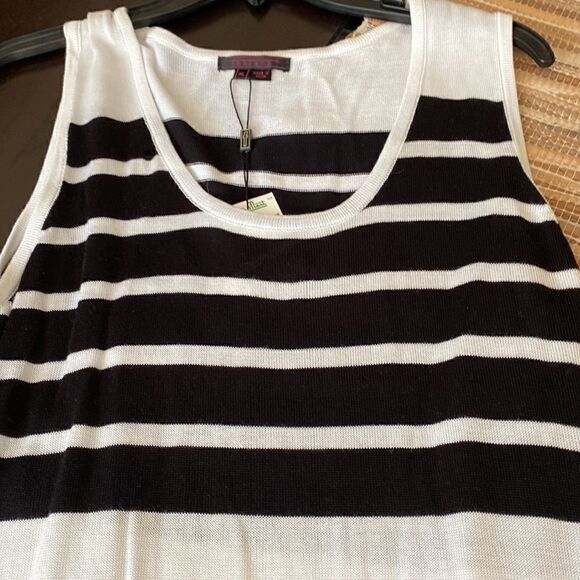 NWT black /white striped. Tank XL 100% viscose - Picture 4 of 4